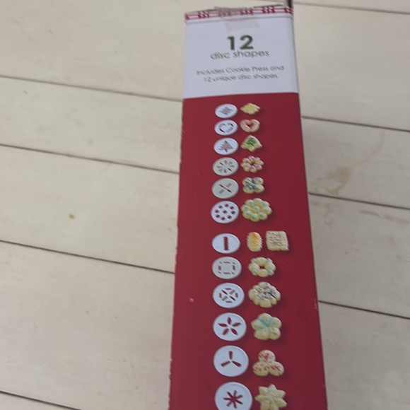 This nice set was used last year only. My grand babies moved away so won’t use! - Picture 3 of 7